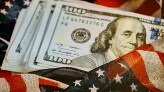 Курс доллара продолжает снижаться