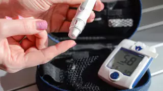 О необычных признаках повышенного сахара в крови рассказал врач