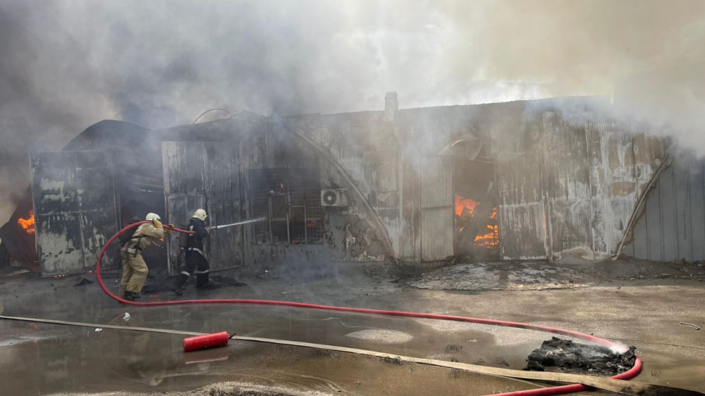Пожар произошел в нижней части Алматы