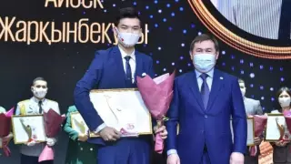 "Мектепте қонған кездерім болды". Шымкенттік түлек 7 елден оқуға шақырту алды