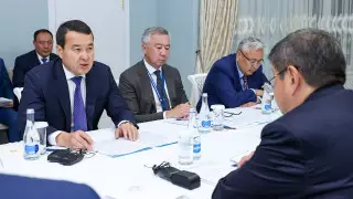 Премьер-министр Казахстана провел переговоры с главами правительств Кыргызстана и России