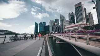 Сингапур отменит ношение масок в помещениях