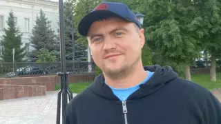 В Актау нашли героя, который спас унесенных в море девочек