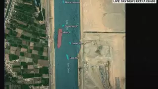 Нефтяной танкер сел на мель в Суэцком канале