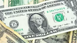 Нацбанк установил официальные курсы доллара и рубля на выходные