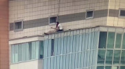 Участковый успел помешать прыжку женщины с 24-го этажа в Нур-Султане
