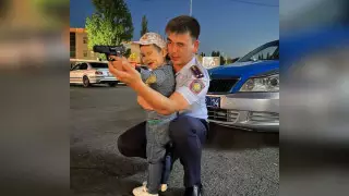 "Женщина - это цветок". Что известно о полицейском из вирусного видео Instagram