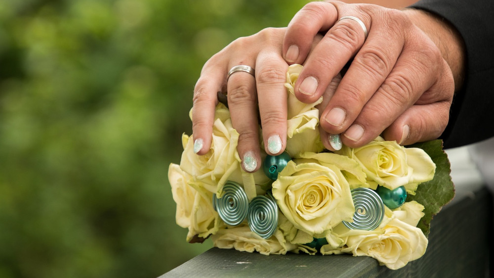 Потерянное обручальное кольцо вернулось к владельцу через 17 лет, перед годовщиной свадьбы