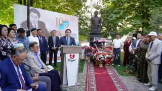 Память Асанбая Аскарова почтили в Шымкенте