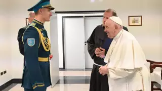 Казахстанский срочник СГО удостоился чести приема Папы Римского