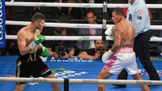 Казахстанский боксер победил экс-соперника Головкина