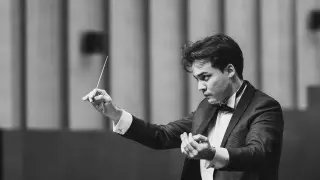 Дирижер Элмар Бурибаев выступит с оркестром театра "Астана Балет"