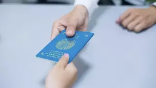 Загранпаспорт в Казахстане может стать дешевле для детей