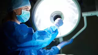 Чем отличается врачебная ошибка от халатности, рассказали в Минздраве