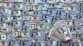 Курс доллара поднялся выше 478 тенге