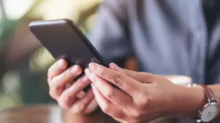 Эксперт рассказал, как распознать прослушку через смартфон