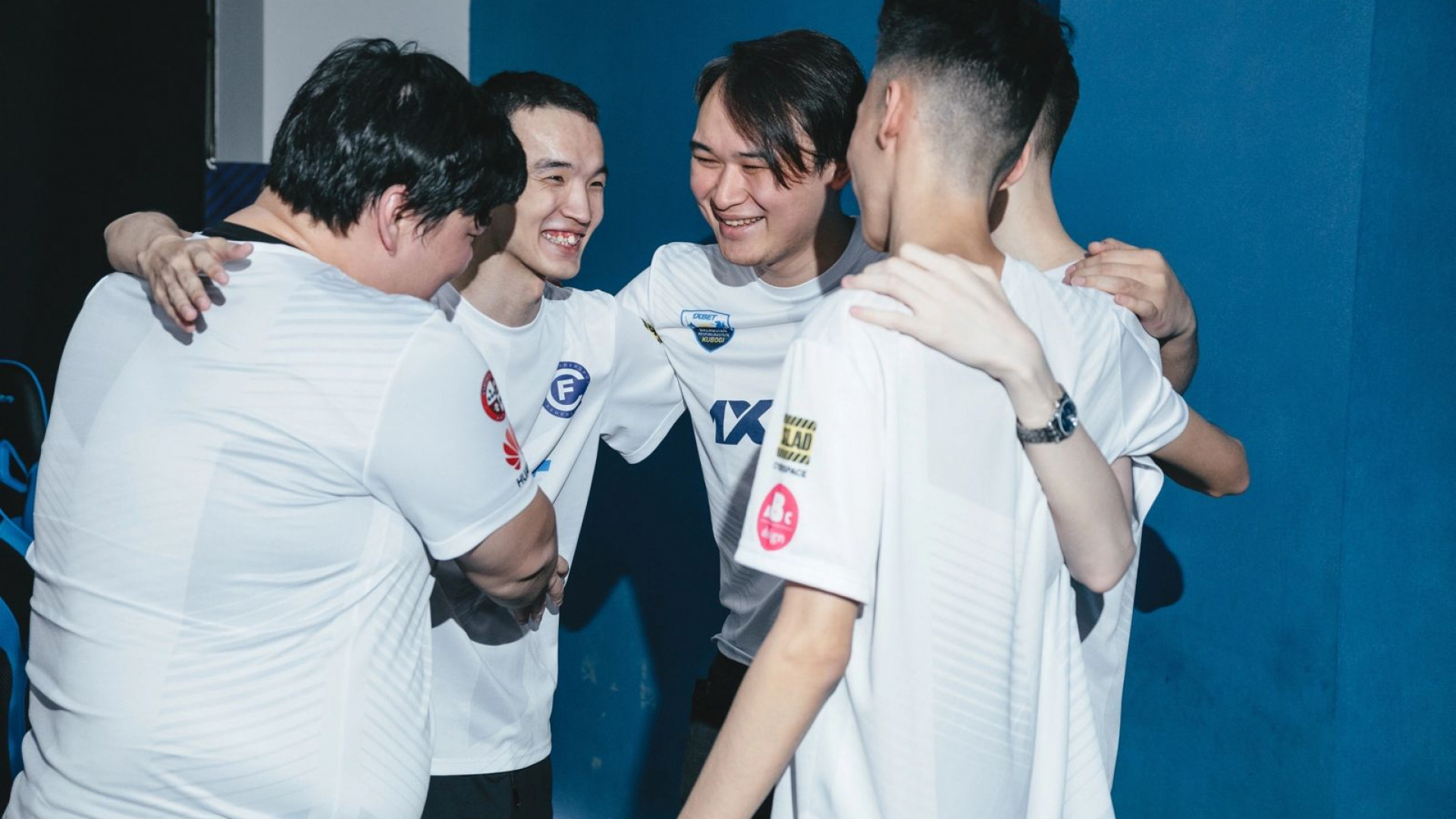 Нова киберспорт. Киберспорт выставка. Киберспорт в Казахстане. Фото первых киберспортивных турниров в 2022.