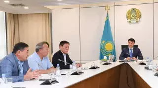 Дархан Сатыбалды встретился с руководителями хлопкоперерабатывающих заводов