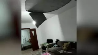 Штукатурка едва не засыпала ребенка в новостройке Аксу