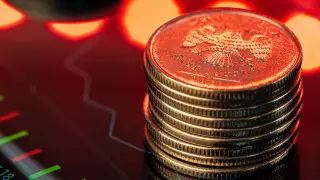 Названы официальные курсы доллара и рубля на выходные