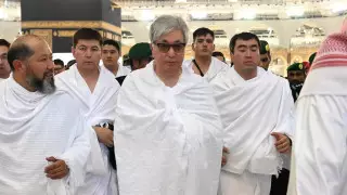 Токаев рассказал, о чем молился в Мекке