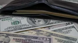 Курс доллара вырос на 1,5 тенге