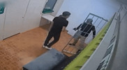 Ограбление ломбарда в Туркестанской области попало на видео