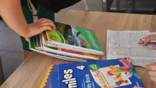 Президент Токаев сделал поручение из-за тяжелых рюкзаков с учебниками