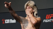 Американский боец надел казахский головной убор перед боем в UFC