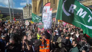 Британцы вышли на протесты из-за роста стоимости жизни