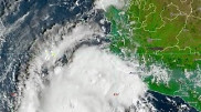 Ураган "Орлин" приближается к Мексике