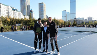Медведев и Альяссим сыграли в теннис около Байтерека
