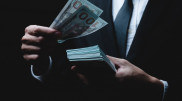 Курс доллара снизился на 1 тенге