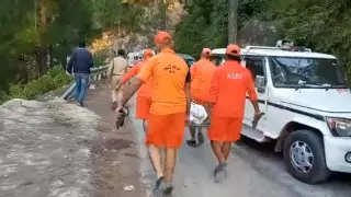 Не менее 25 человек погибли при падении автобуса в ущелье в Индии