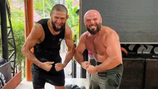 Российский боец ММА получил бутылкой по голове перед боем