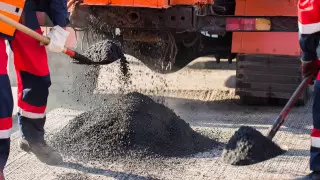 Алматинские дорожники обратились к водителям из-за ремонта