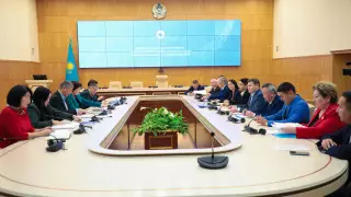 Народная коалиция представила в ЦИК документы для регистрации Токаева