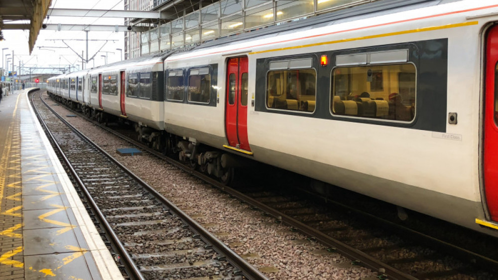 В Великобритании из-за крупной забастовки железнодорожников перестали ходить поезда