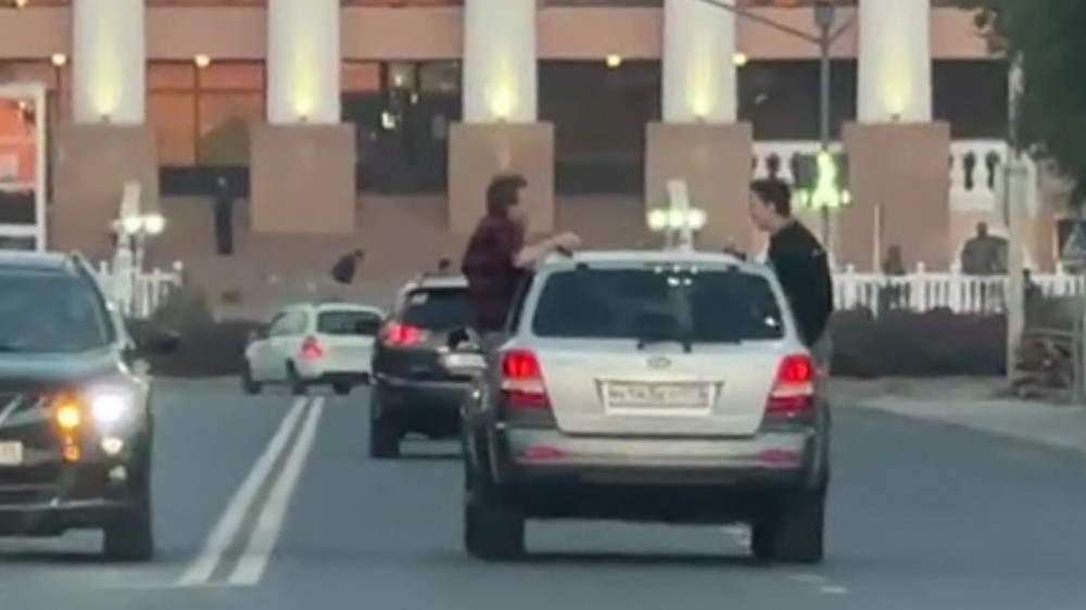 Поведение пассажиров авто с российскими номерами в Атырау возмутило казахстанцев