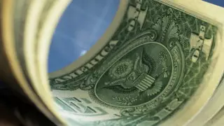 Курс доллара вырос еще на 2,6 тенге