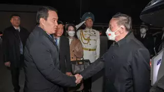 Заместитель председателя КНР прилетел в Астану