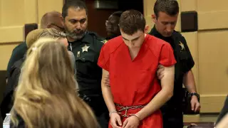 Присяжные избавили от смертной казни стрелка, убившего 14 школьников в США