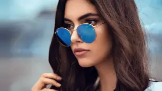 Зачем носить солнцезащитные очки круглый год, рассказала офтальмолог