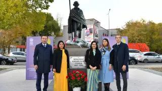 Статую Махатмы Ганди установили в Астане