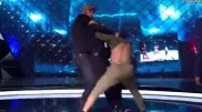Российские бойцы MMA устроили драку в прямом эфире