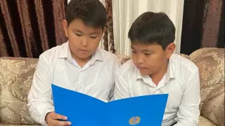 Близнецы Касым и Жомарт из Актау получили письмо от Токаева