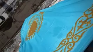 "В 2015-м на меня устроили облаву за флаг". Астанчанин снял лайфхак с символом Казахстана