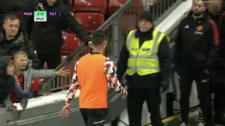 Роналду ушел из "МЮ"? Как отреагировали на "побег" звезды с матча АПЛ