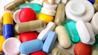 До еды или после? Как пить лекарство, чтобы оно не превратилось в пустышку