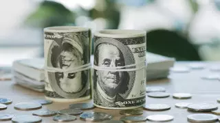 Курс доллара вырос на 2 тенге